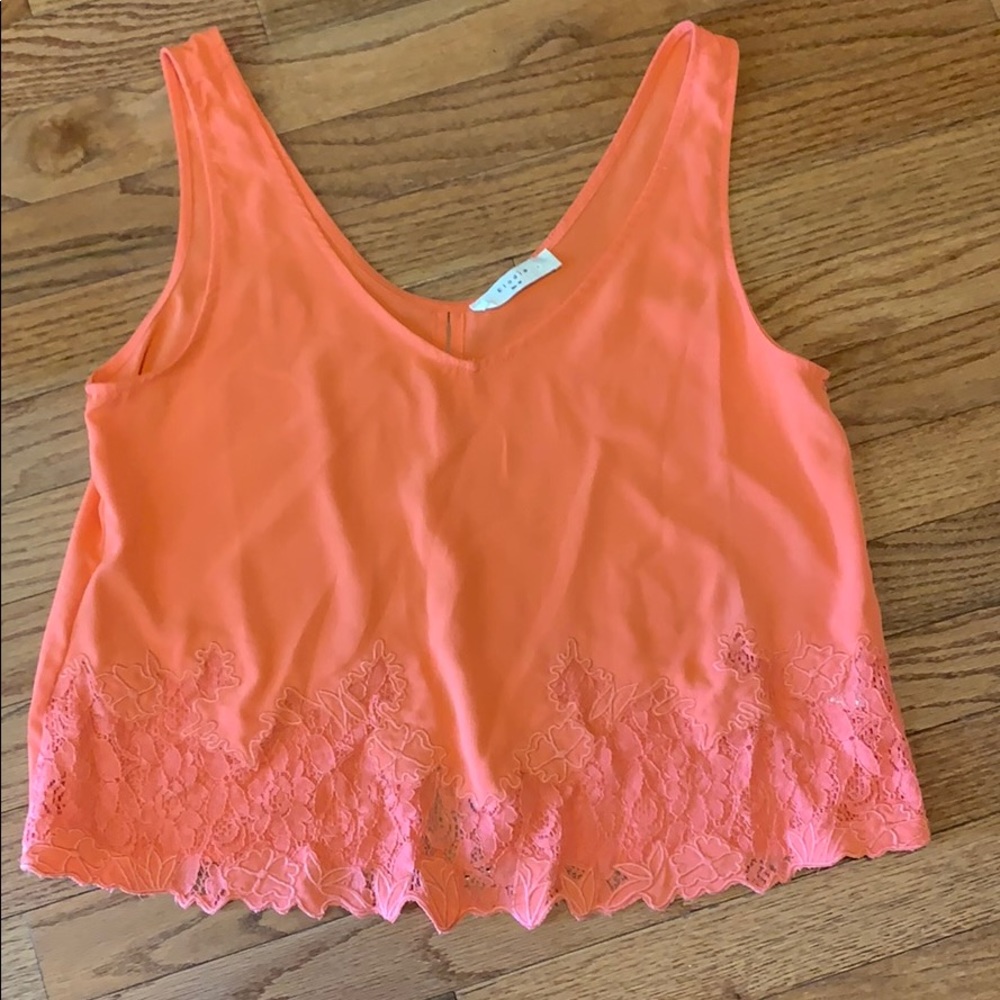 Coral cropped tank
